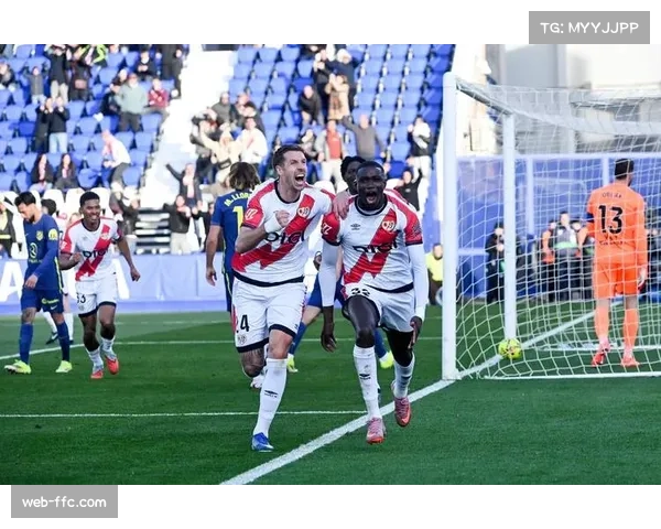 马竞客场对阵巴列卡诺，上半场客队零射正，西蒙尼场边神情严肃