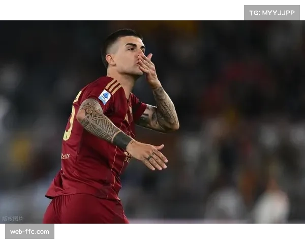 战术板瞬间：镜头捕捉到AC米兰主帅在场边大声指挥防线前压